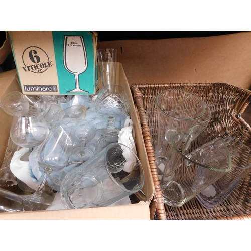 266 - Mixed - glassware including - brandy glasses & vases - 
£1 start - all proceeds go to Bradford Night... 