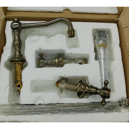 527 - Victorian style new/unused bath tap set