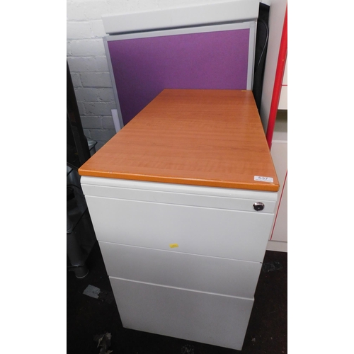 537 - 3 Drawer set of office drawers and selection of office boards and screens