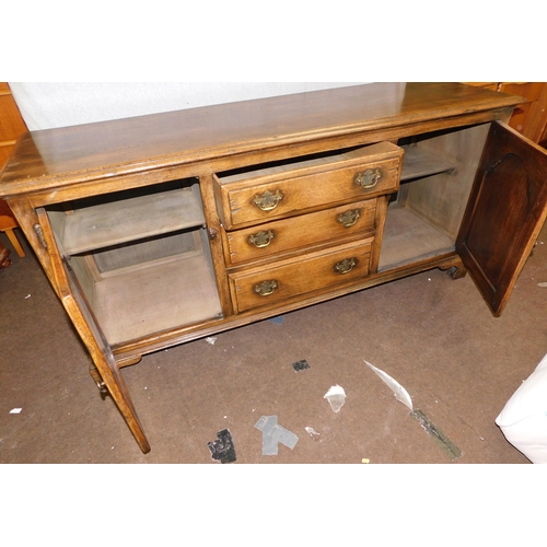 547A - Vintage oak sideboard with 3 drawer middle section