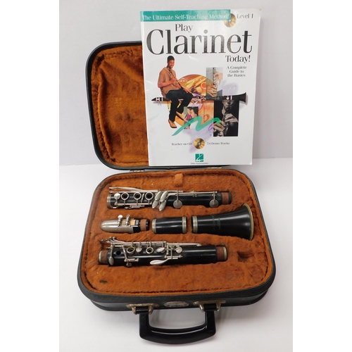 80A - La Couture - clarinet in case/with book