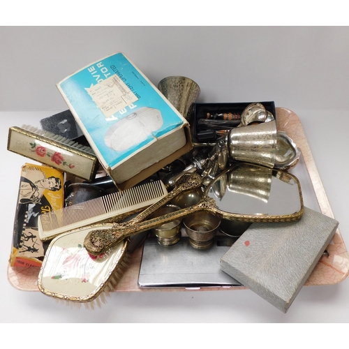 169 - Mixed items - including brass/lighters & compacts