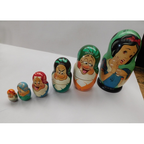 17 - Snow White & The Seven Dwarves - Russian nesting dolls