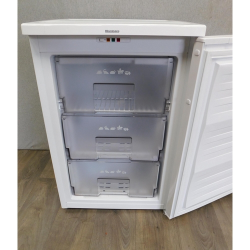 535 - Blomberg upright freezer - approx. 34