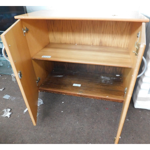 539 - Heavy double cabinet with key