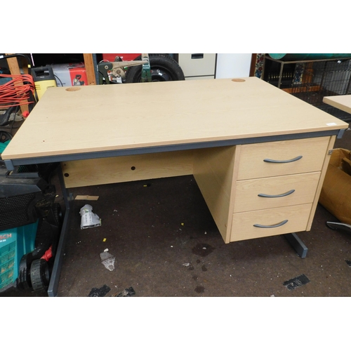 558 - Desk with 3 drawers