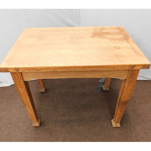 653 - Antique oak flip topped table