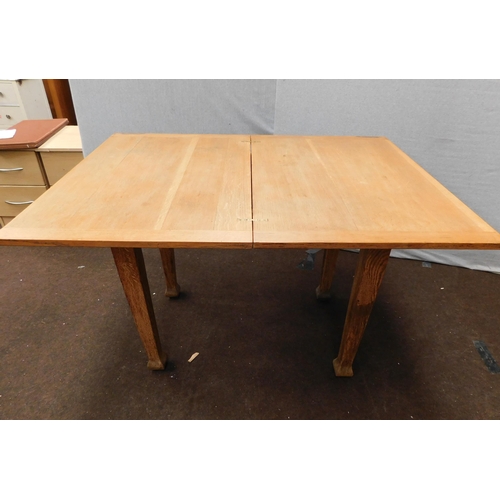 653 - Antique oak flip topped table