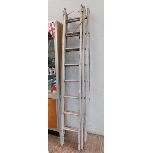 670A - Triple extending aluminium ladders (8 rungs x3)