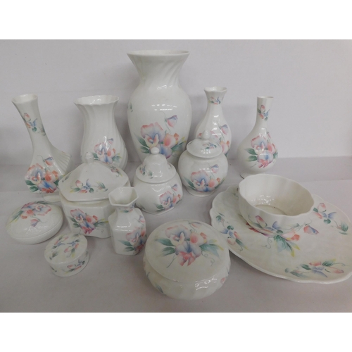 81 - Aynsley - Little Sweetheart pattern ceramics