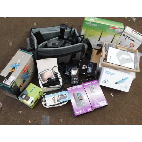 828 - Box of mixed household electricals incl. routers, MP3 players etc.