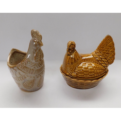 255 - Ceramic - egg basket & hen...