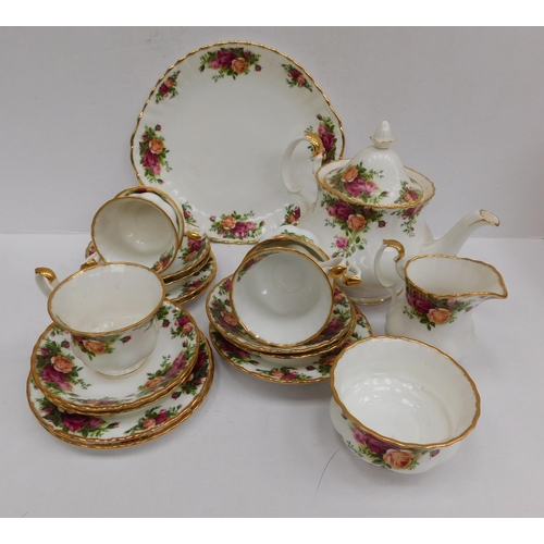 257 - Royal Albert - Old Country Rose pattern ceramics...