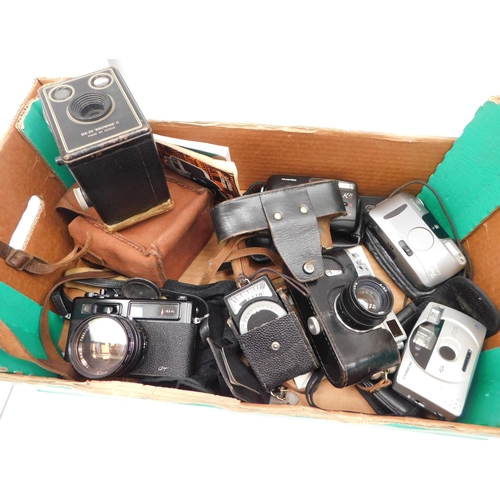 160 - Vintage cameras - including Yashica/Zorki 4/Canon & Praktica