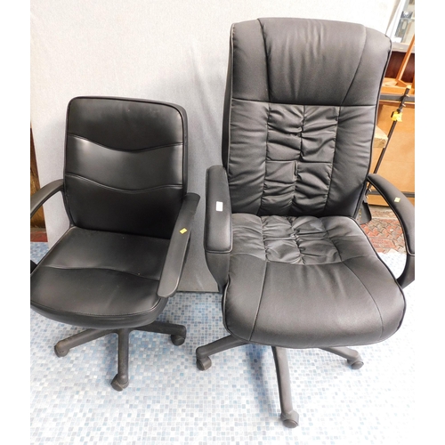 557 - 2 Black swivel office chairs