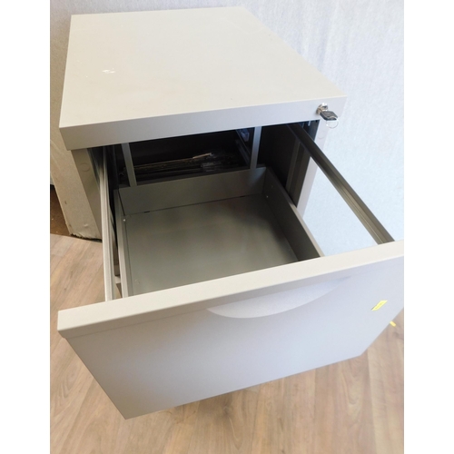 578 - Grey filing cabinet with key - 3 drawer