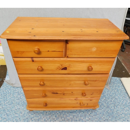 537 - Pine set of drawers - 2 over 4