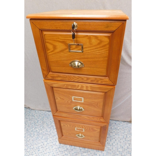 546 - 3 Drawer wooden filing cabinet with 2 keys