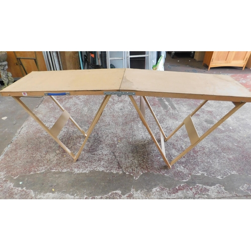 554a - Wooden folding paste table