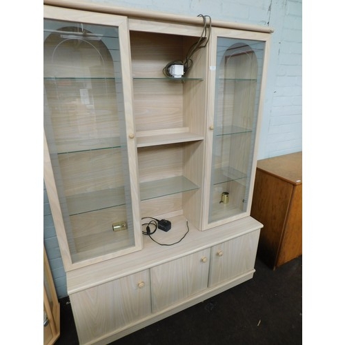 535 - Large display cabinet