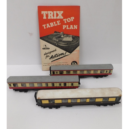21 - Trix Twin - railway carriages - 3963/27316 & Pullman