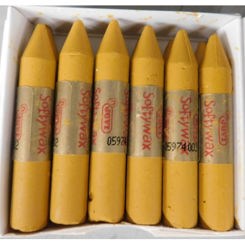 582 - 4 Boxes of Jovicolor wax crayons in yellow - (200 packs of 12 in total)