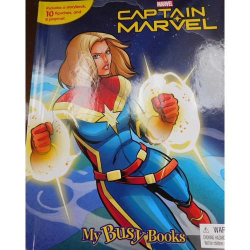 702 - 10 New Captain Marvel 'My busy books' incl. story book, 10 figures and playmat