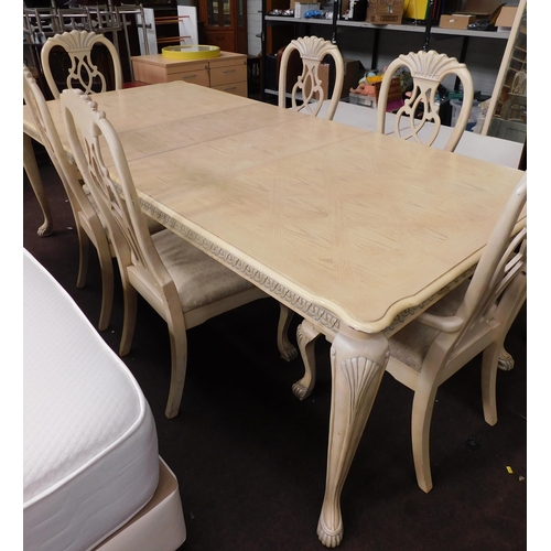 559 - Extending dining table with 6 chairs