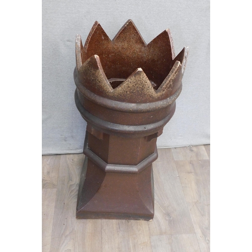 800 - Small crown chimney pot...