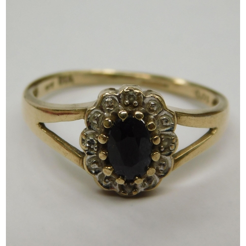 109 - 9ct gold ring - set with diamond chips & black onyx