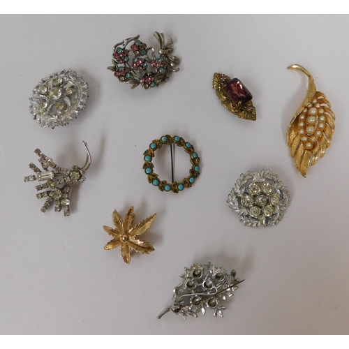 150 - Vintage brooches - including Alucraft & Sarah Coventry