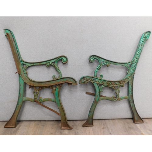 519A - Set of bench ends