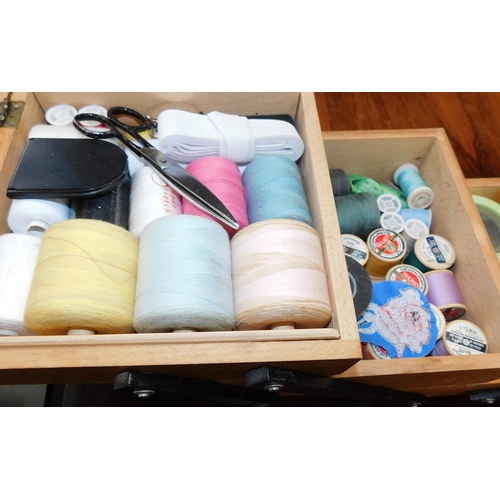 533A - Cantilever sewing box and contents