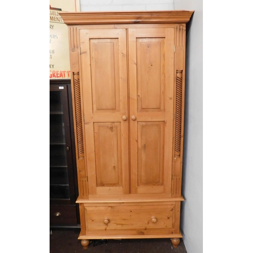 539A - Pine double wardrobe approx. 77