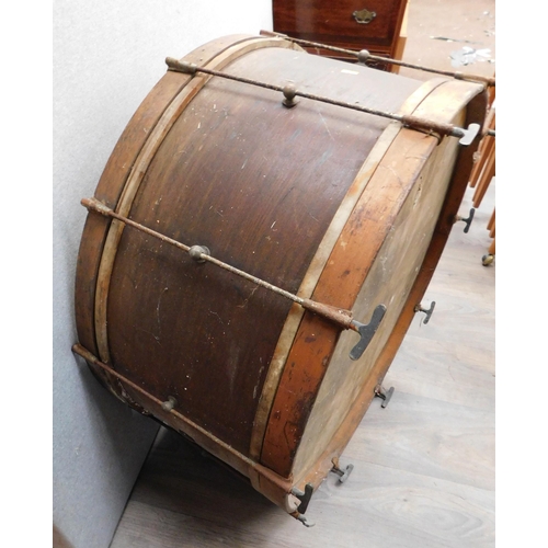 569 - Vintage marching bass drum