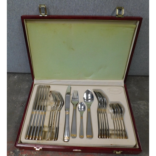 668 - Prima cutlery box