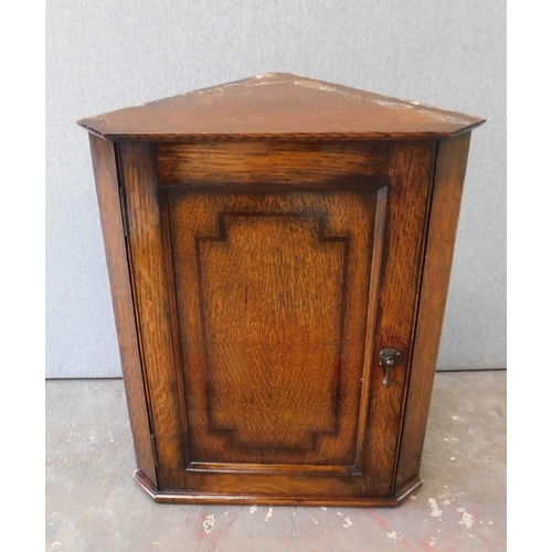 689 - Small corner cabinet