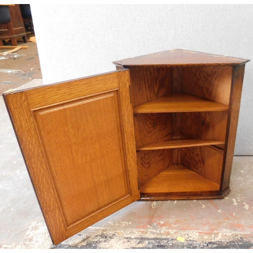 689 - Small corner cabinet