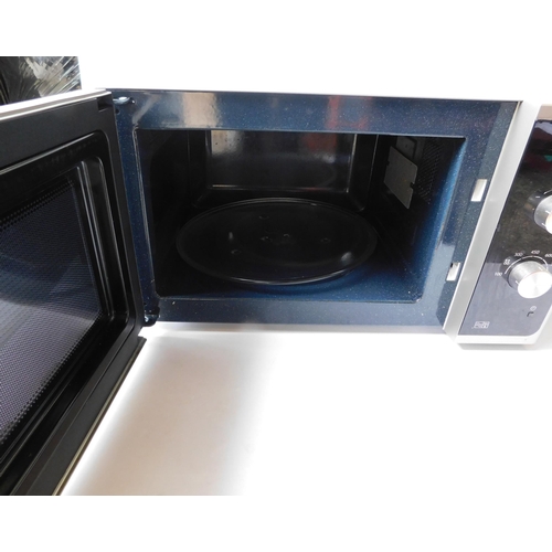 698 - Samsung microwave in working order