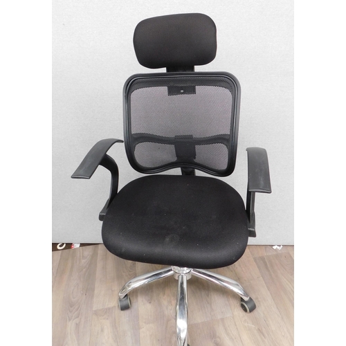 816 - Black mesh office chair...