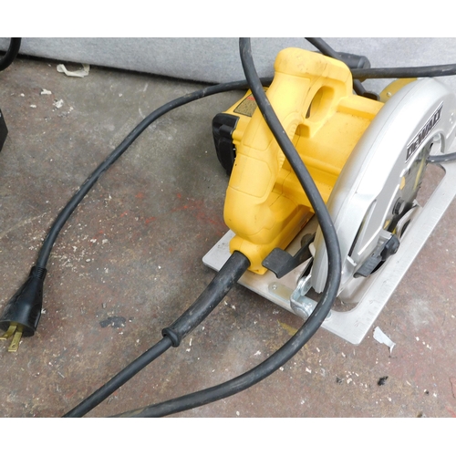 517 - Dewalt circular saw/European fittings and transformer - unchecked...