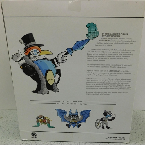 636 - DC collectables Penguin