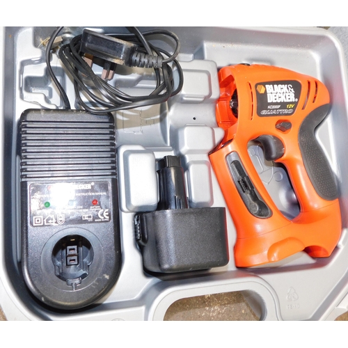 795 - Black and Decker Quattro in case with 3 attachments, battery and charger - unchecked