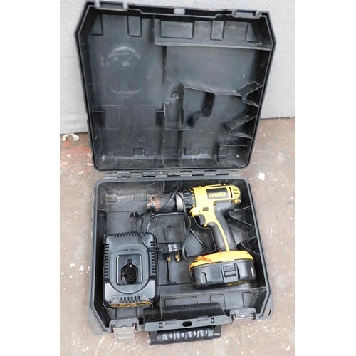 820 - Dewalt 18V drill with battery and charger W/O...