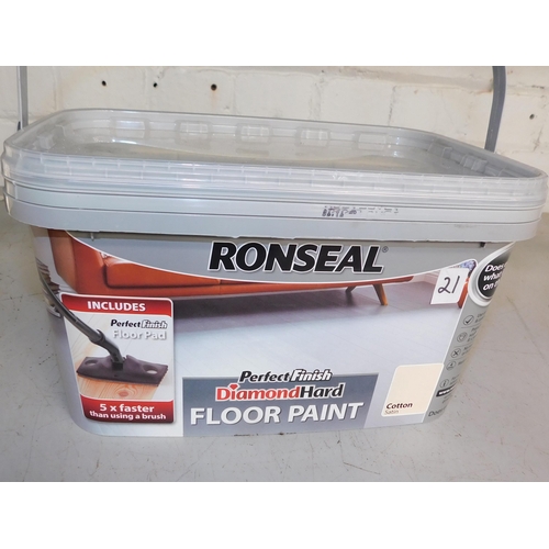 522 - Ronseal - Perfect Finish diamond hard floor paint 2.5L - cotton satin, plus floor pad