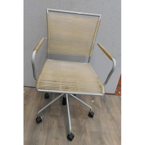 564 - Vintage post modern spaghetti swivel office chair - Belotti style