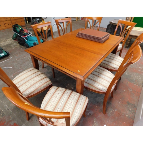 565 - Large extending table (2 leaves) and 8 chairs plus protectors