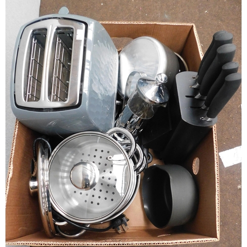 549A - Box of modern kitchenalia incl. toaster, knife block etc.