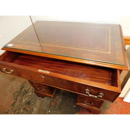 621 - Mahogany desk with glass top approx. 31