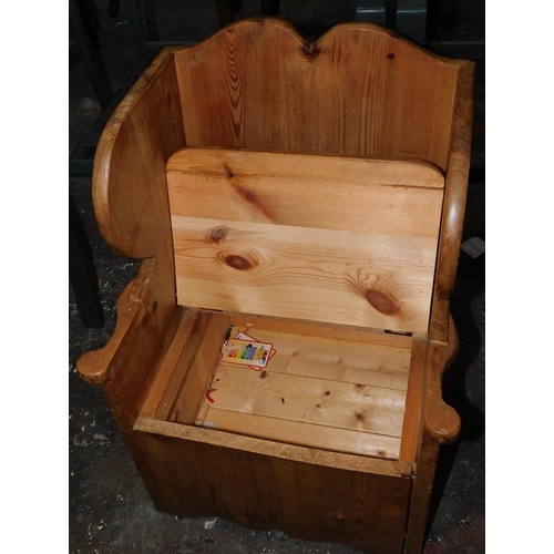 649 - Small pine seat